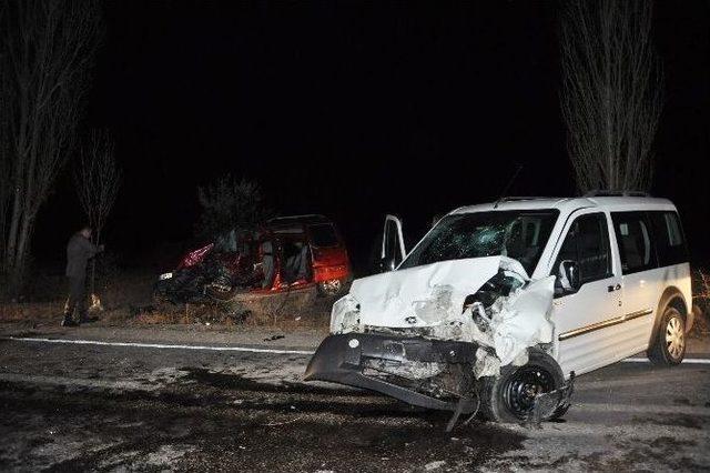 Afyonkarahisar’da Trafik Kazası: 3 Ölü, 4 Yaralı