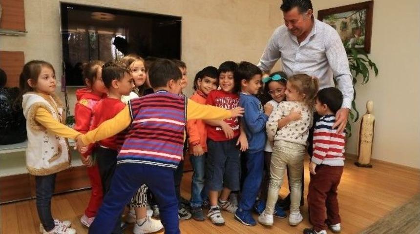 Başkan Kocadon&rsquo;a Minik &Ouml;ğrencilerden Ziyaret