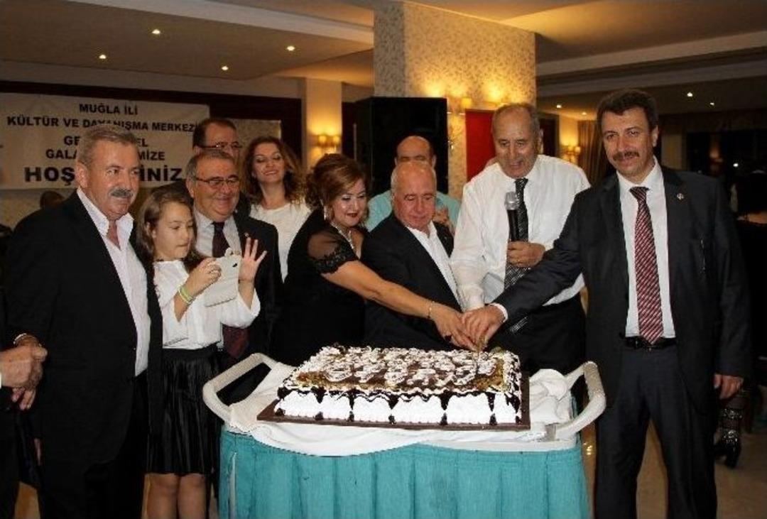 İzmir&rsquo;deki Muğlalılar Kuşadası&rsquo;nda Buluştu