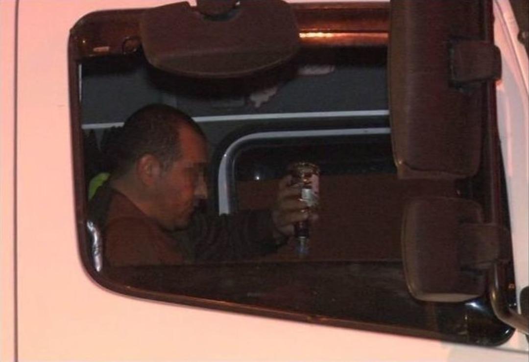 Kaza Yaptığı Tır&rsquo;ın İ&ccedil;inde Alkol Almaya Devam Etti