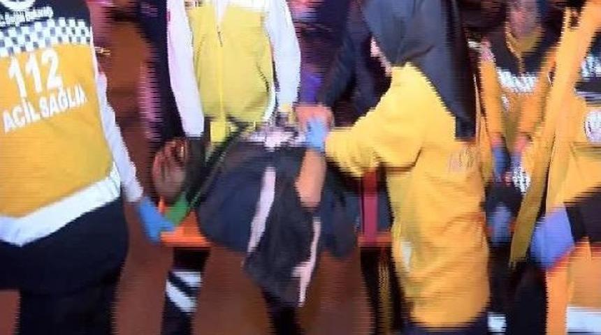 Bah&ccedil;elievler'de Silahlı Kavga: 3 Yaralı