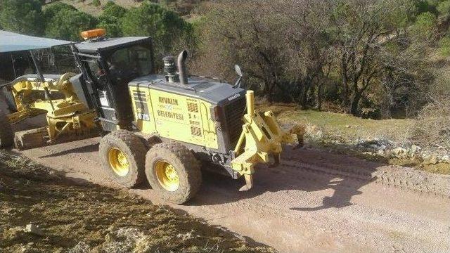 Akçapınar Ve Çamoba Mahalleleri’nde Yol Yapım Çalışmaları Sürüyor