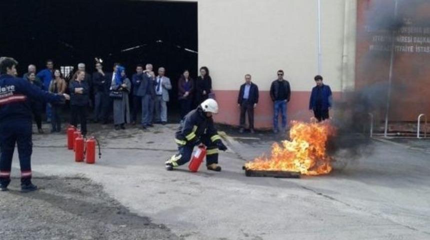 &Ouml;ğretmenlere Yangın S&ouml;nd&uuml;rme Eğitimi