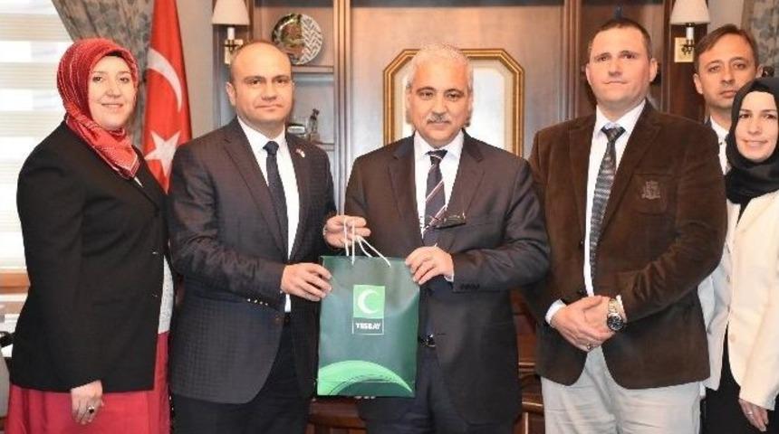 Vali G&uuml;ven&ccedil;er&rsquo;den Yeşilay&rsquo;a &Ouml;vg&uuml;