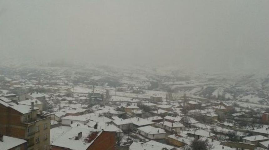 Haymana&rsquo;da Kar Yağışı &Ccedil;ift&ccedil;ileri Sevindirdi