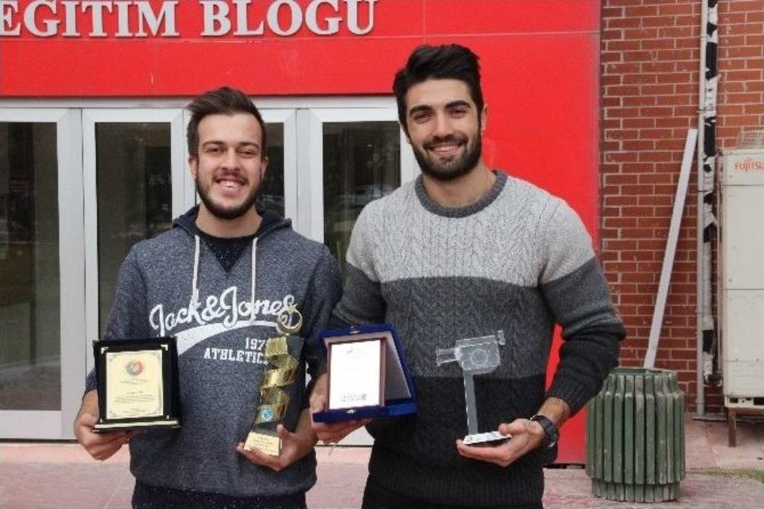 Anadolu &Uuml;niversitesi &Ouml;ğrencileri &Ouml;d&uuml;le Doymuyor