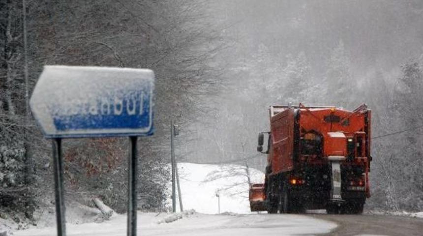 Bolu Dağı'nda Kar Ulaşımı Yavaşlattı