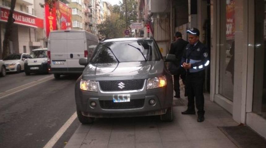 İzmit&rsquo;te Yasak Yerlere Park Edilen Ara&ccedil;lar &Ccedil;ekiliyor