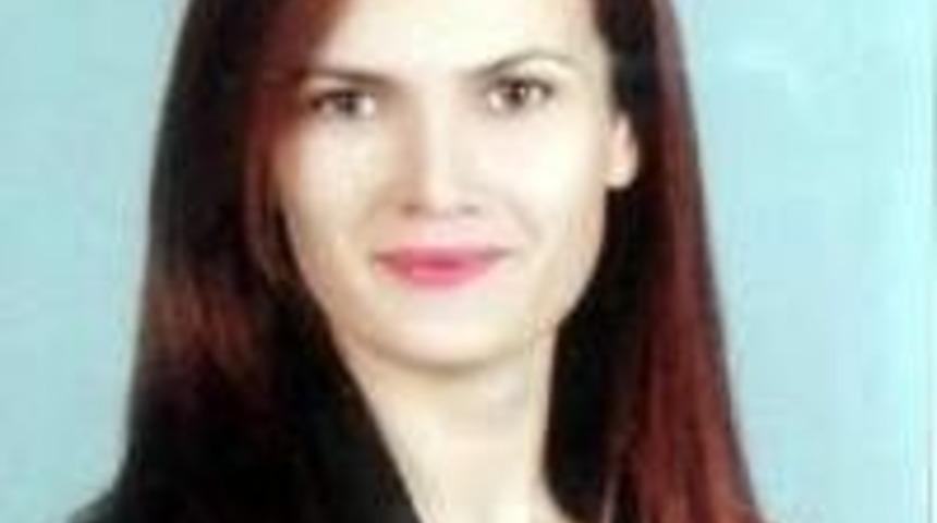 Uzman Klinik Psikolog Ve Edebiyat&ccedil;ı Mehtap Karakaya Y&ouml;r&uuml;k: