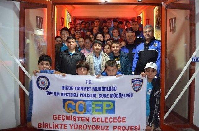 Polis, Çocuklara Milli Birlik Şuuru Ve Tarih Bilincini Aşılıyor