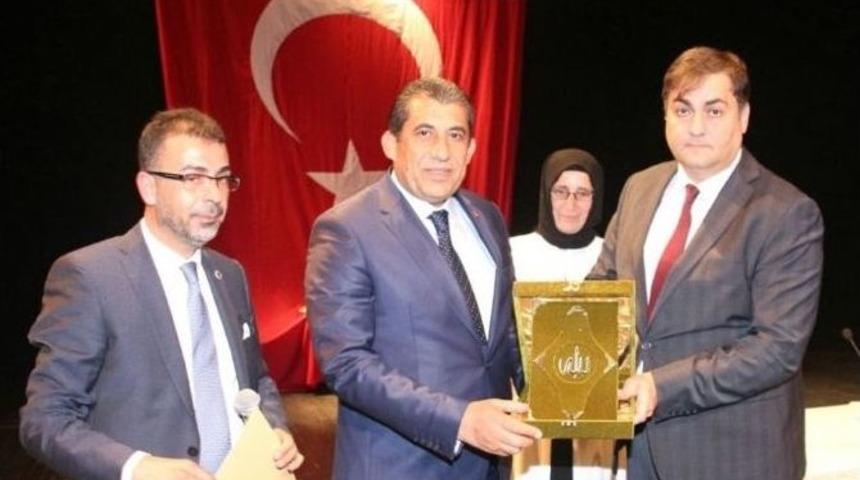Belediye Başkanı Atilla&rsquo;ya &Ouml;mer Halisdemir Şeref &Ouml;d&uuml;l&uuml; Verildi