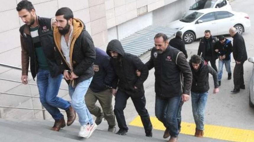 Eskişehir'de Yakalanan El Nusra &Uuml;yesi 5 Kişi Adliyeye Sevk Edildi