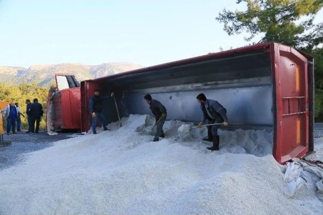Maden Yolunda Trafik Kazası: 1 &Ouml;l&uuml;, 1 Yaralı