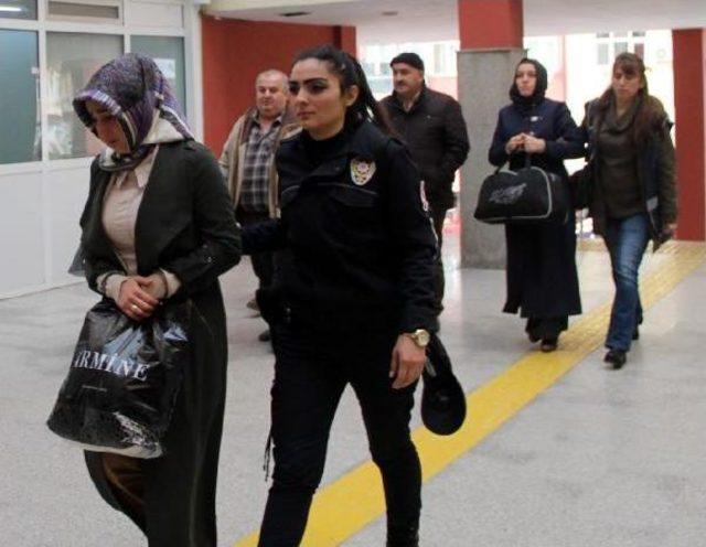 İzmit te Fet&ouml; Ş&uuml;phelisi 5 Kadın &Ouml;ğretmen Adliyeye Sevk Edildi 1