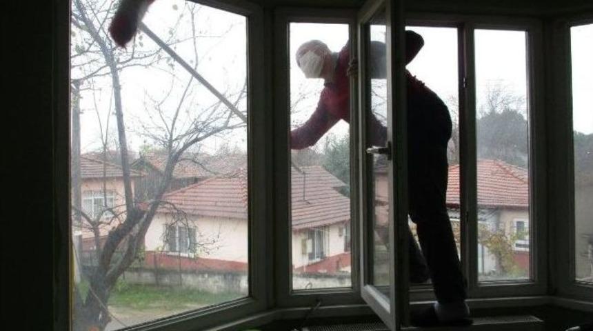 D&uuml;zce Belediyesi Y&uuml;zleri G&uuml;ld&uuml;rmeye Devam Ediyor