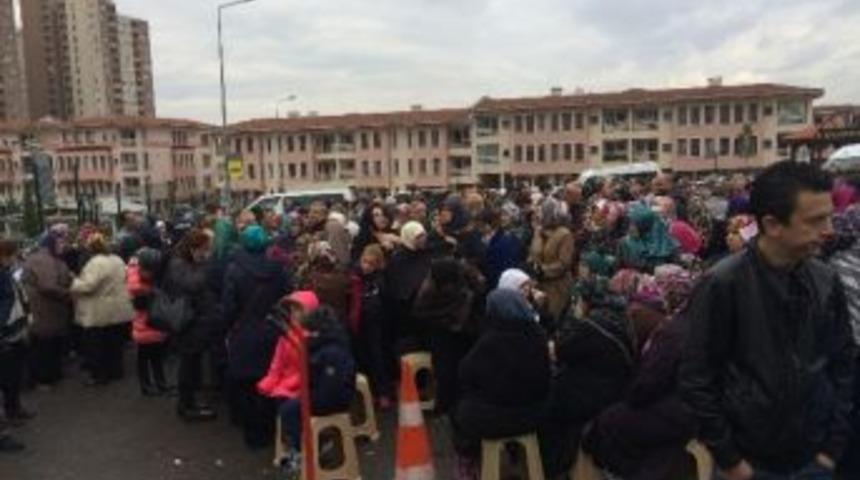 Bursa&rsquo;da 240 Kişi Umreye Dualarla Uğurlandı