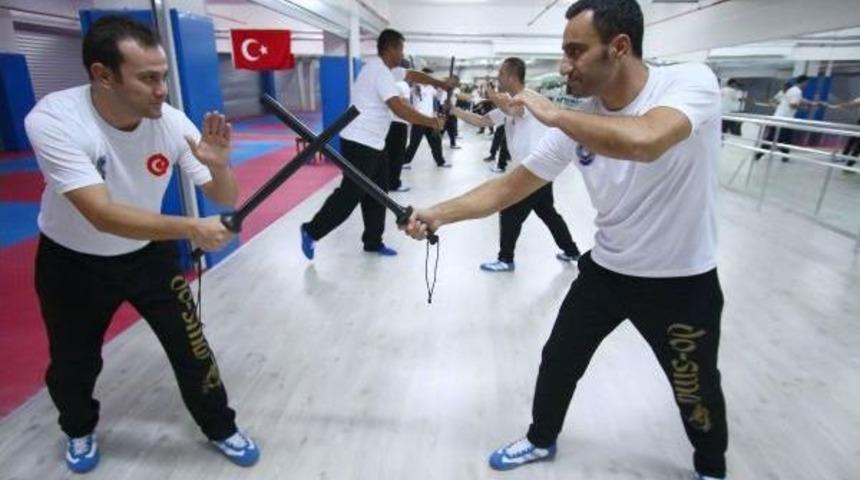 Bayraklı Zabıtasına Savunma Eğitimi