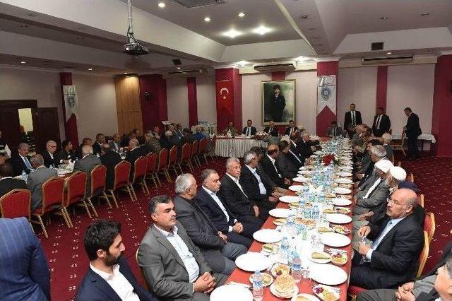 Şanlıurfa Valisi Tuna Aşiret Liderleriyle Bir Araya Geldi