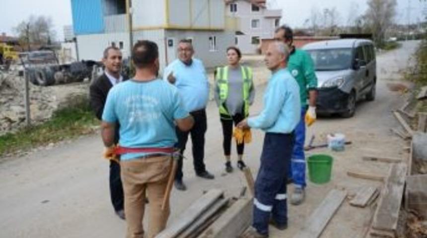 Kartepe Belediyesi, Saha Personelini İş G&uuml;venliği Konusunda G&ouml;zlemliyor