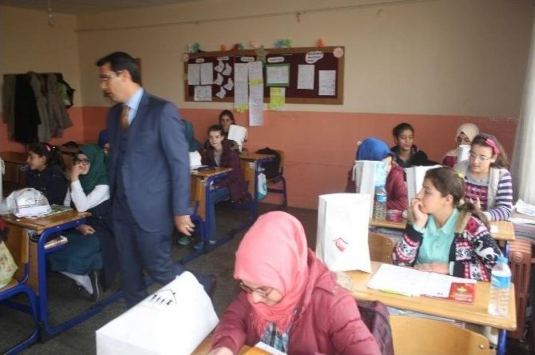 Asp İl M&uuml;d&uuml;rl&uuml;ğ&uuml;nden &Ouml;ğrencilere Teog Desteği