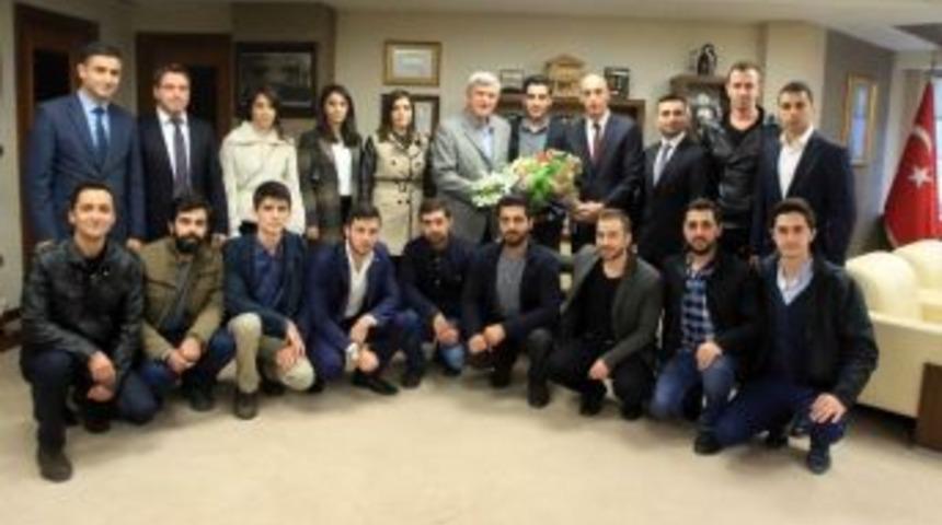 Pomem&rsquo;i Kazanan Gen&ccedil;ler, Başkan Karaosmanoğlu&rsquo;na Teşekk&uuml;r Etti