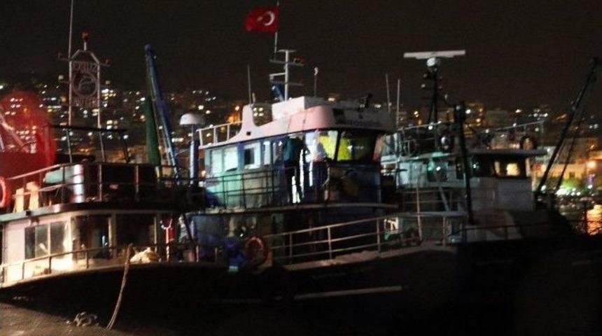 Balık&ccedil;ılar Teknede Yaktıkları Sobanın Dumanından Zehirlendi