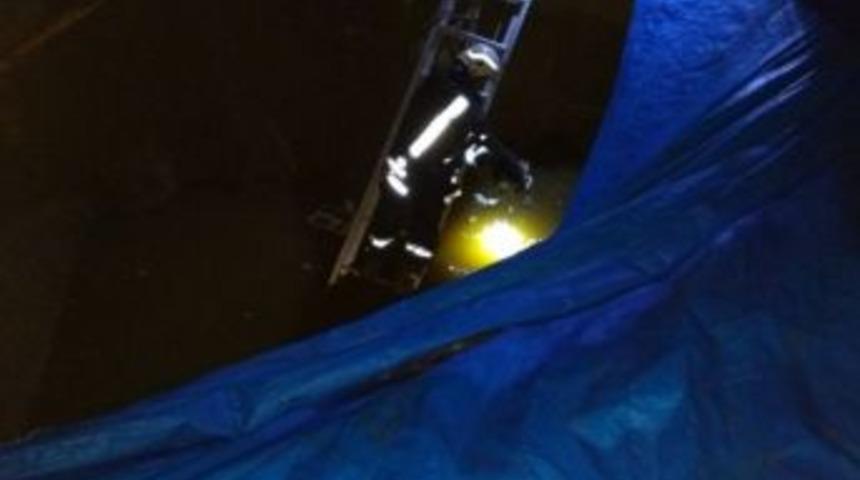 İnşaat &Ccedil;ukuruna D&uuml;şen K&ouml;peği İtfaiye Kurtardı