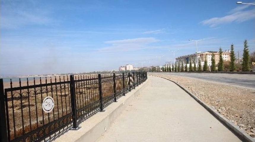 Beyşehir G&ouml;l&uuml; Kıyılarının &Ccedil;ehresi Değişiyor