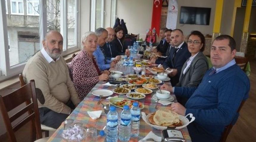 Can: &ldquo;toplum Kızılay&rsquo;a G&uuml;veniyor&rdquo;