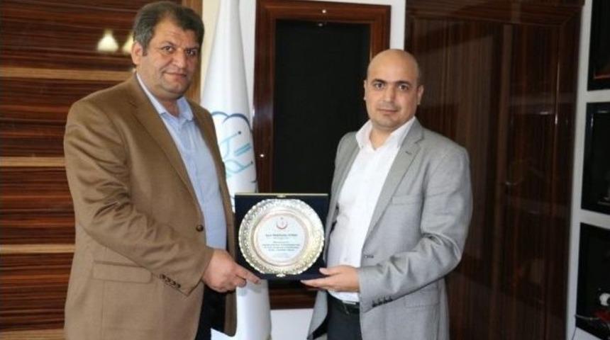 Başhekimden Gerger&rsquo;den Belediye Başkanı Ayhan&rsquo;a Teşekk&uuml;r Plaketi