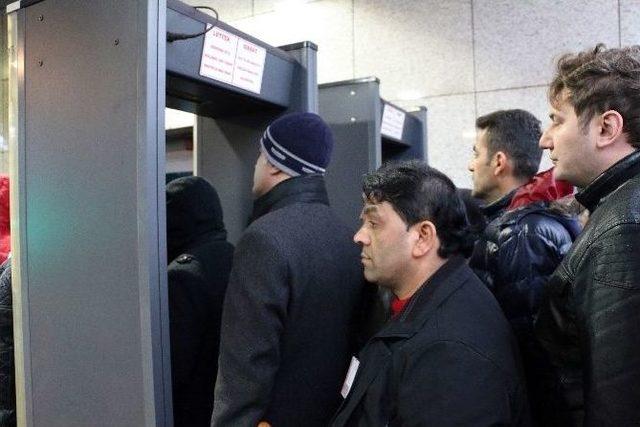 Erdemir &Ccedil;alışanlarından İş Yavaşlatma Eylemi 1