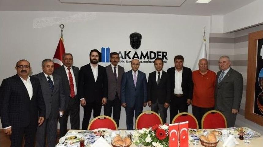 Vali Demirtaş, Akamder Kursiyerlerine Sertifika Verdi