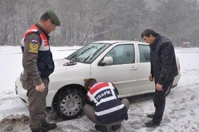 İnegöl’De Kar Yağışı Ulaşımı Olumsuz Etkiledi