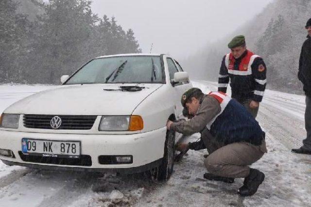 İnegöl’De Kar Yağışı Ulaşımı Olumsuz Etkiledi