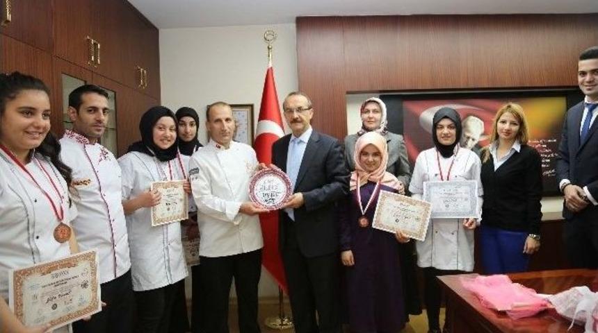 Vali Yavuz, Liseli Aş&ccedil;ıları Kabul Etti