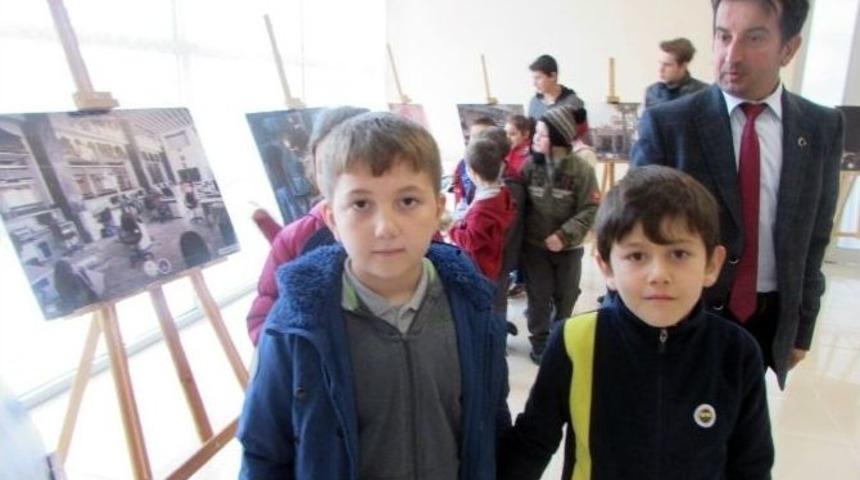 Ortaokul &Ouml;ğrencileri "15 Temmuz Demokrasi Zaferi Ve Şehitleri" Sergisini Gezdi