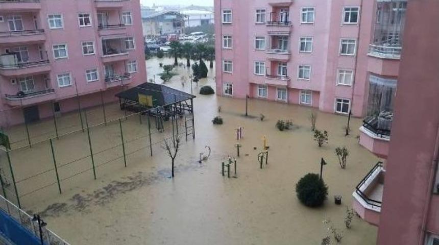 Ordu&rsquo;Da Sağanak Yağmurda Evleri Su Bastı