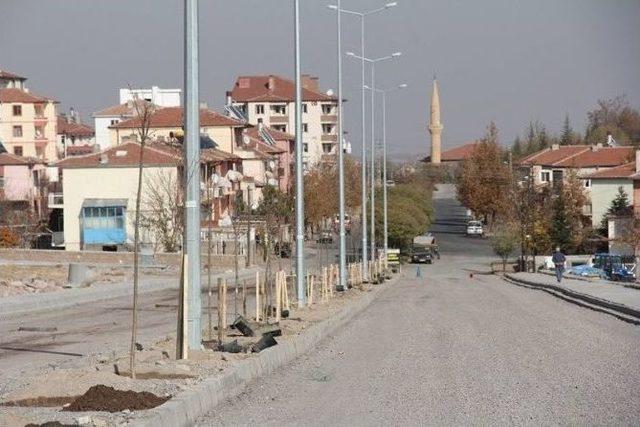 İncesu Belediyesi 3. Etap Toki - Semerkent Mahallesi Arasında Sıcak Asfalt Çalışmalarına Devam Ediyor