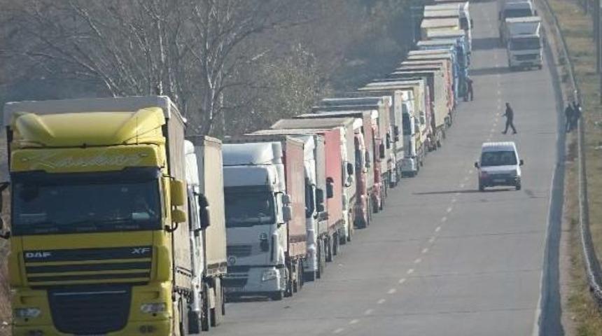 Kapıkule&rsquo;De 6 Kilometre Tır Kuyruğu