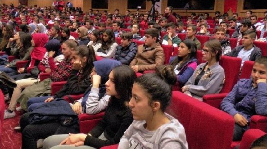 Adem &Ouml;zk&ouml;se Gaziantep&rsquo;li Gen&ccedil;ler İle Buluştu