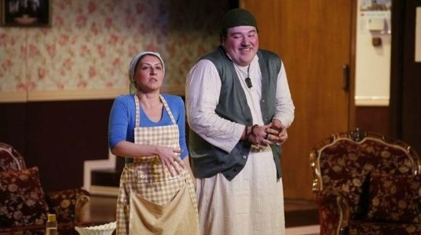 Odunpazarı Belediye Tiyatrosu Süpervizör Ayşen Gruda İle Perdelerini Açıyor