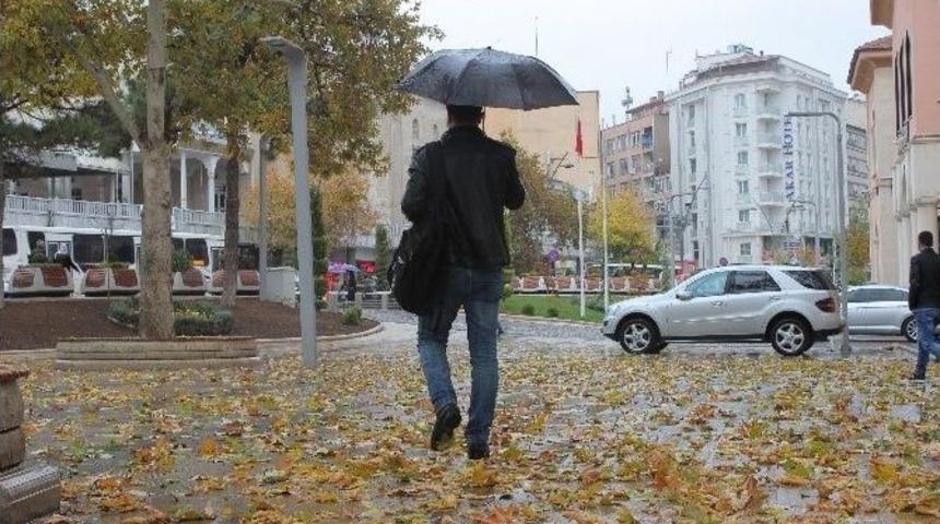 Elazığ&rsquo;da Yağmur Etkisini G&ouml;stermeye Başladı