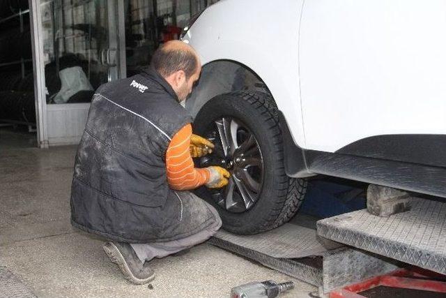 Kışlık Bakım Ve Kar Lastiği Sanayici Esnafını Sevindirdi 2