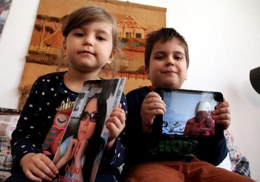 K&uuml;&ccedil;&uuml;k Y&uuml;sra Ve Tahir, Sınır Dışı Edilen Annelerini İstiyor