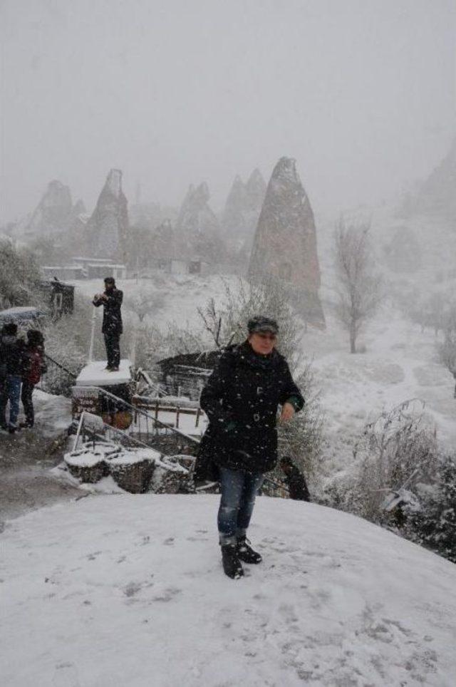 Kapadokya'ya Mevsimin Ilk Karı Yağdı