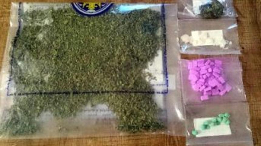 Kargoyla G&ouml;nderilen Uyuşturucunun Alıcısı Tutuklandı