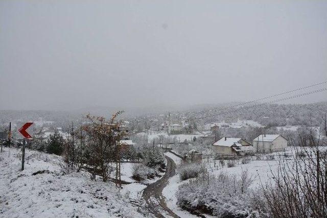 Niksar’da Çamiçi Yaylası Beyaza Büründü