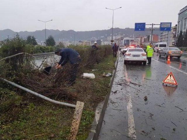 &Ccedil;aykur Rizesporlu Kweuke Trafik Kazası Ge&ccedil;irdi 1