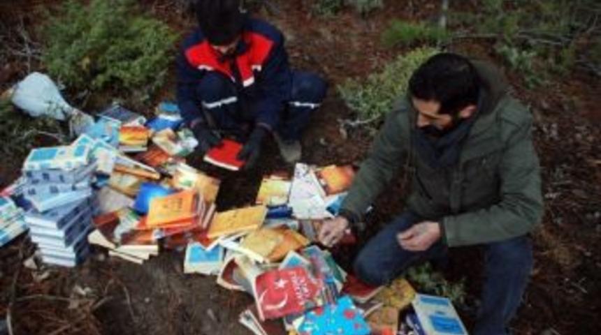 Ormanda Y&uuml;zlerce Fet&ouml; Kitabı Bulundu