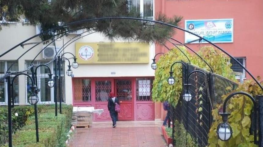 Kız Lisesinde Taciz İddiası